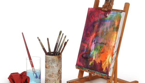 Картина на мольберте