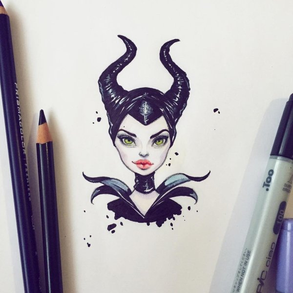 Анджелина Джоли чб Малефисента грим