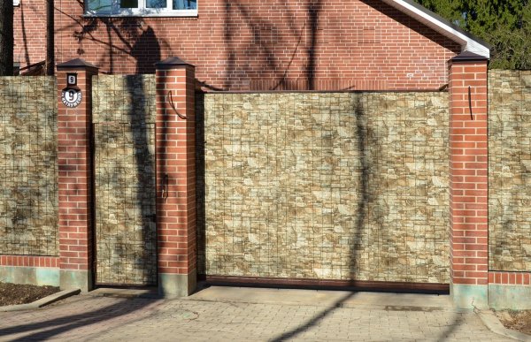 Забор из профлиста под кирпич