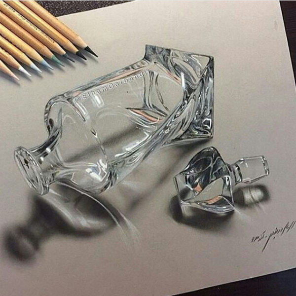 Стеклянный стакан карандашом