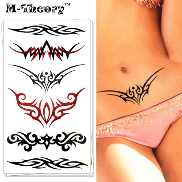 Тату в зоне бикини у девушки