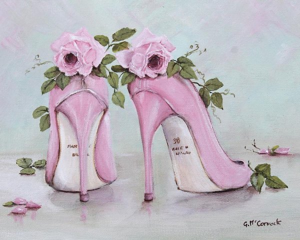 Розовые обои с рисунком