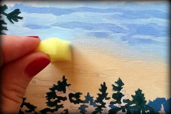 Рисование губкой по трафарету