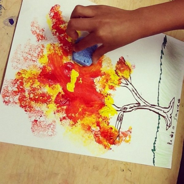 Рисование гуашью губкой