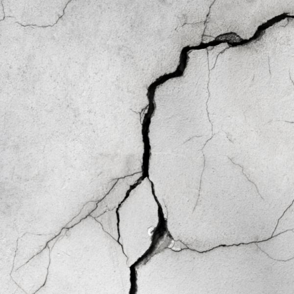 Трещины на прозрачном фоне