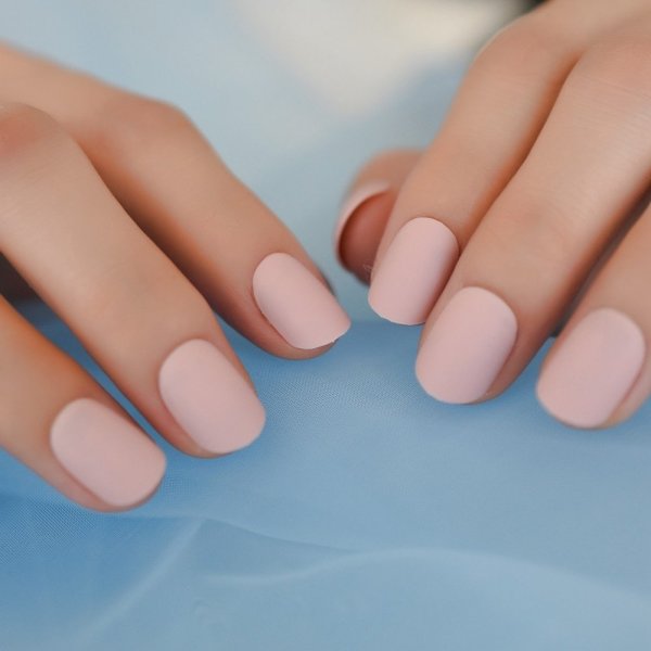 Маникюр однотонный матовый
