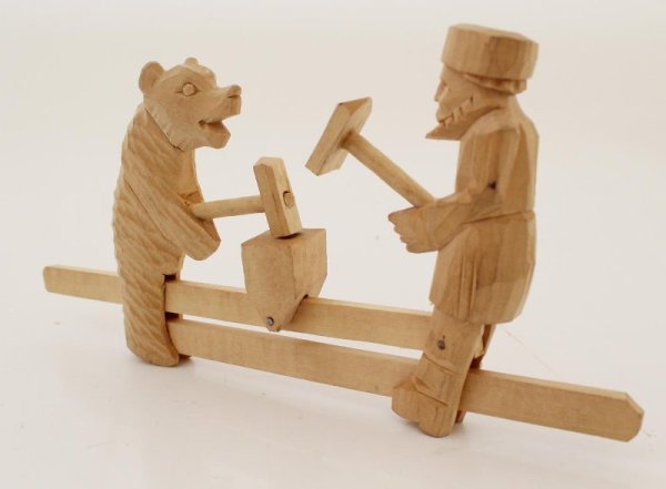 «Кузнецы». Богородская игрушка (мастер а. и. Барашков).