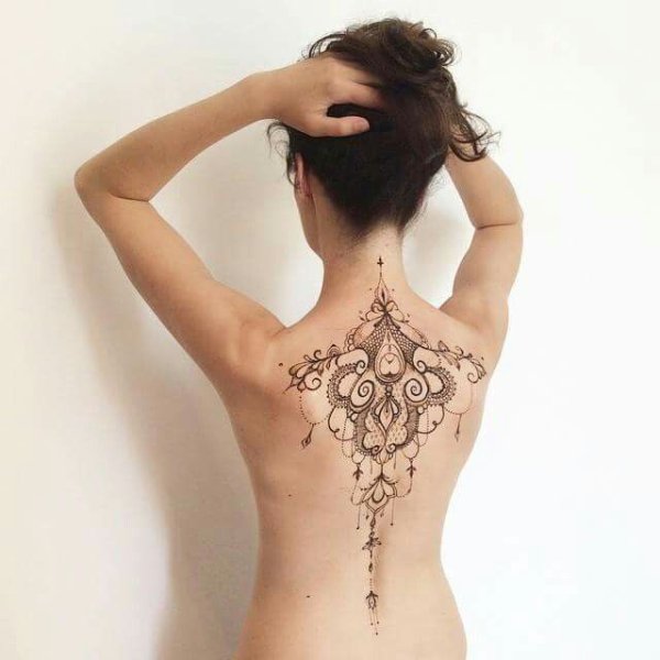 Мехенди на спине