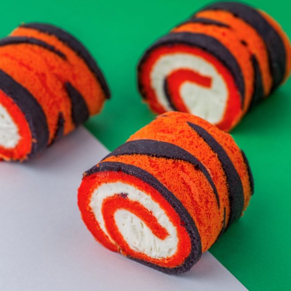 Рулет бисквитный тигр