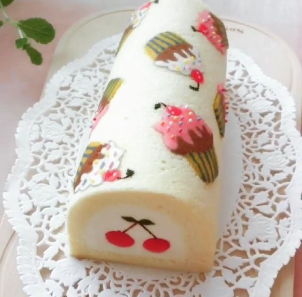 Радужный бисквитный рулет