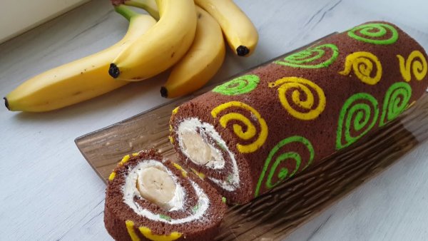 Разноцветный рулет бисквитный