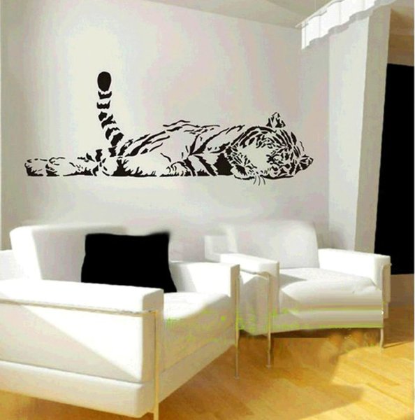 Трафарет на стене в интерьере