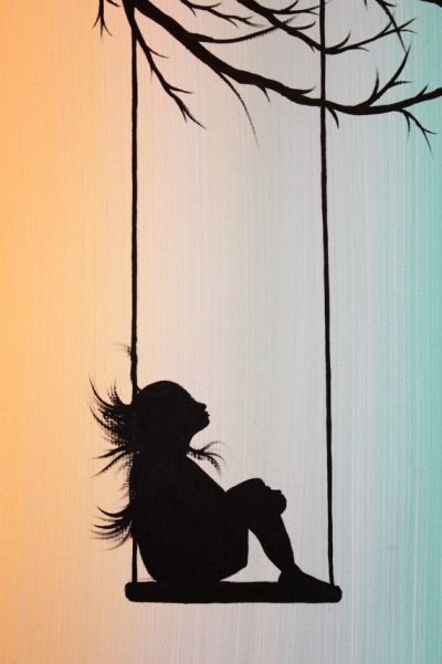 Девушка на качелях силуэт