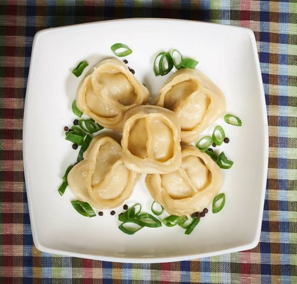 Манты на тарелке