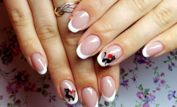 Французский маникюр с кошками