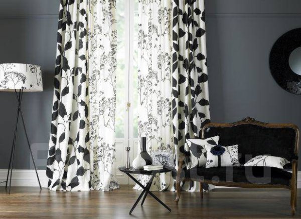 Шторы белые с черным