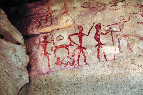 Древние наскальные рисунки первобытных людей