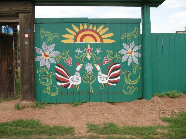 Расписные заборы на даче