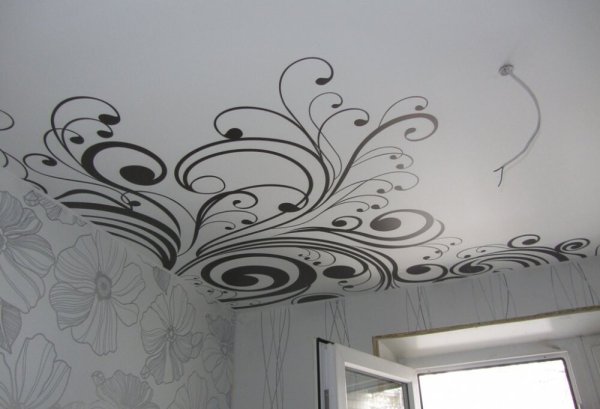 Натяжные потолки с узорами