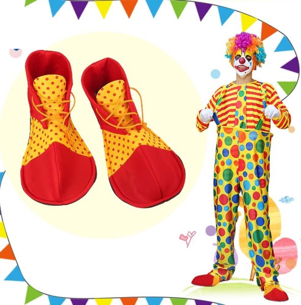 Клоун жонглирует