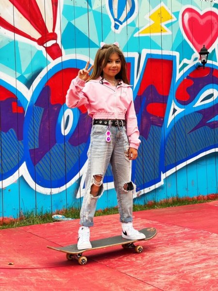 Милана Хаметова воздушный поцелуй