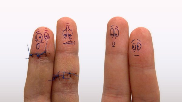 Прикольные рисунки на пальцах ручкой