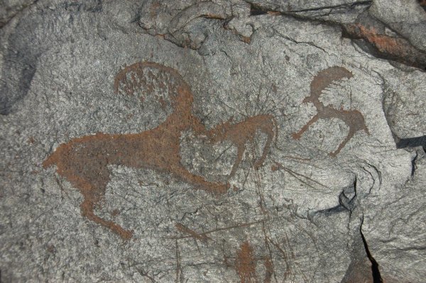 Ешкиольмес петроглифы