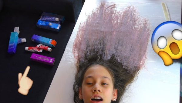 Ксения Куприкова красит волосы