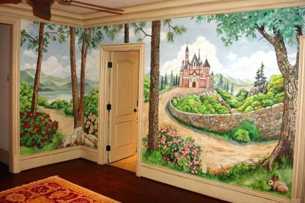 Пейзаж на стене в квартире