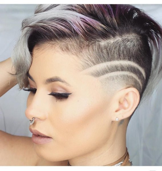 Мужская стрижка с выбритыми узорами