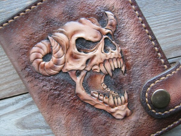 Объемное тиснение на коже