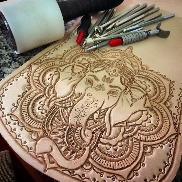 Художественное тиснение на коже