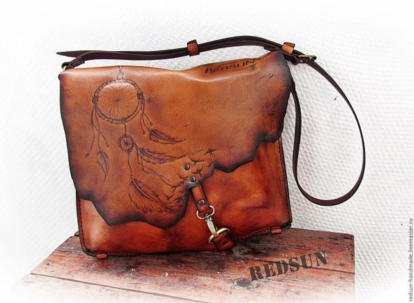 Дамская сумочка из кожи