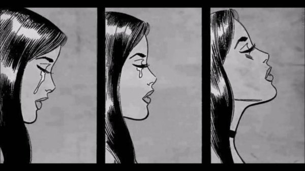 Девушка плачет