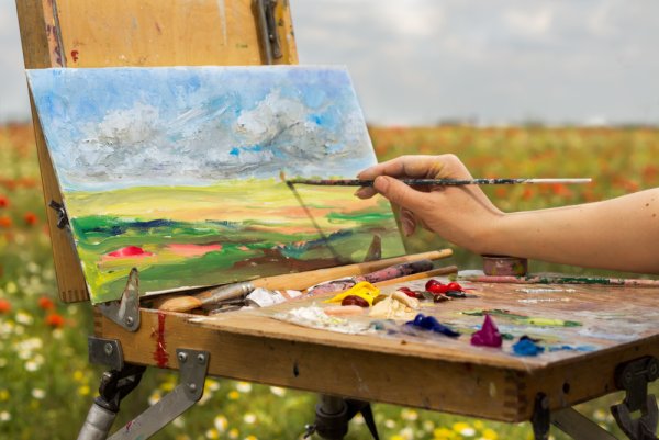 Мольберт и краски