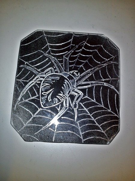 Паук на металле гравировка