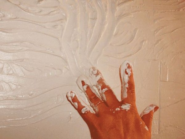 Декорирование стен шпаклевкой