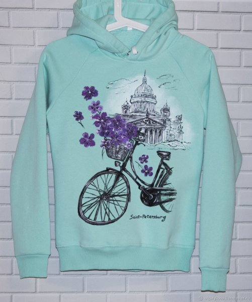 Толстовка с вышивкой