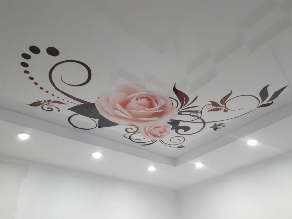 Рисунок на потолке