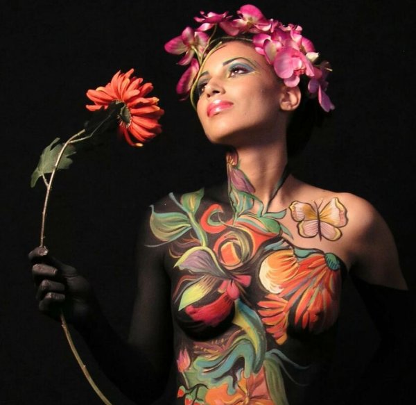 Софья Таюрская бодиарт