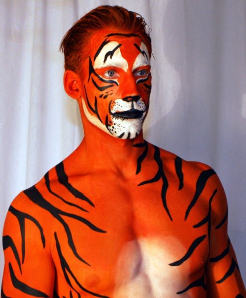 Мужской бодиарт