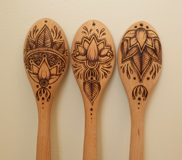 Выжигание на деревянной ложке