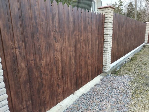 Профлист с10 под дерево