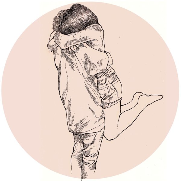 Мишка обнимает