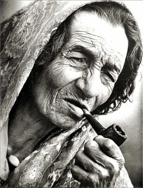 Портрет старухи Изергиль рисунок