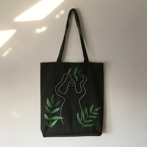 Черные шоперы с вышивкой