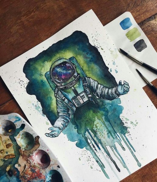 Космонавт с поднятой рукой