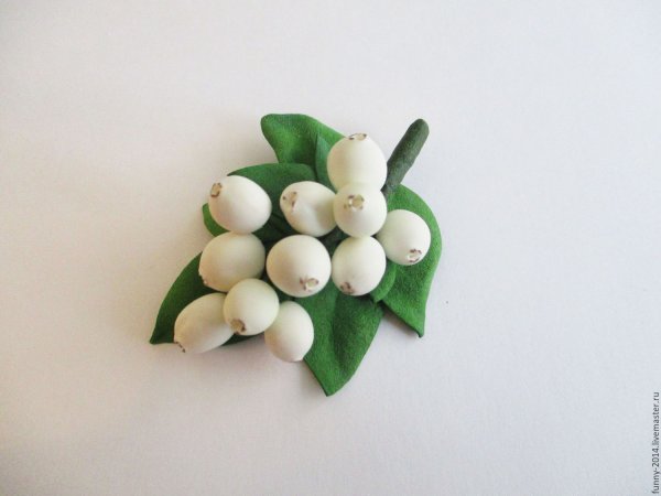 Снежноягодник из холодного фарфора