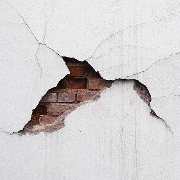 Трещина в стене