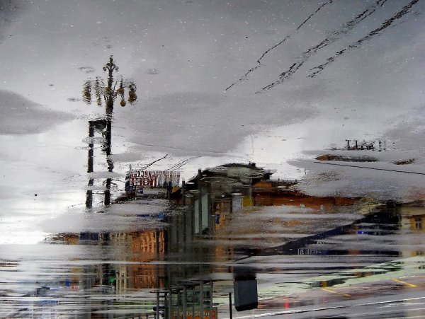 Отражение в луже акварелью